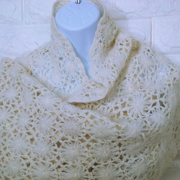 Vintage 60s Shawl Wrap Scarf 63x17 Loose Knit Textured Floral Fringe Glam Cream - Picture 6 of 12